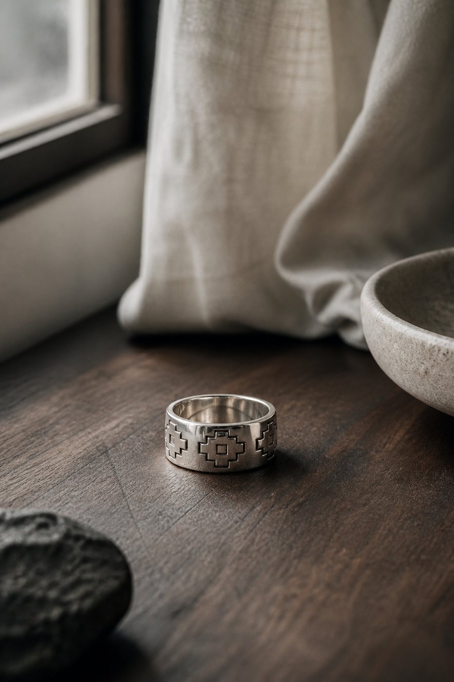 Anillo Chaska en plata 950, fotografía de estudio