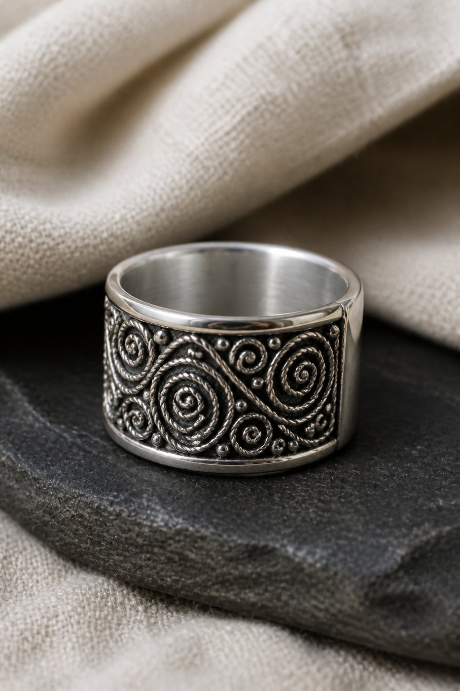 Anillo Tampu en plata 950, fotografía de estudio