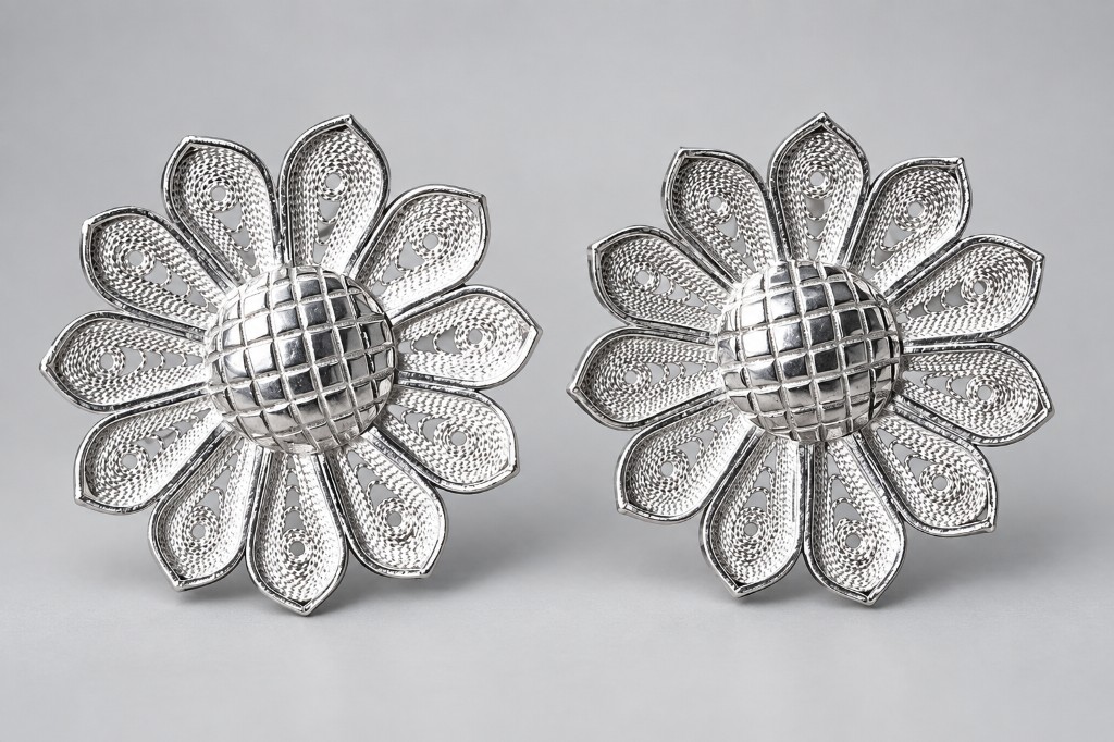 Aretes T’ika en plata 950, fotografía de estudio