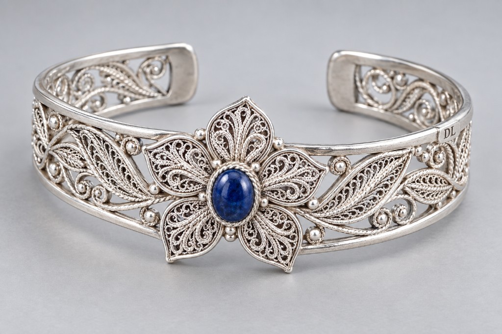 Pulsera Urpi en plata 950, fotografía de estudio